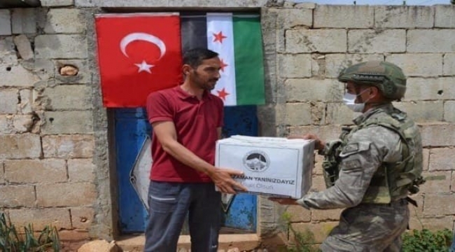 Türk ordusundan İdlib'deki ihtiyaç sahibi ailelere gıda yardım